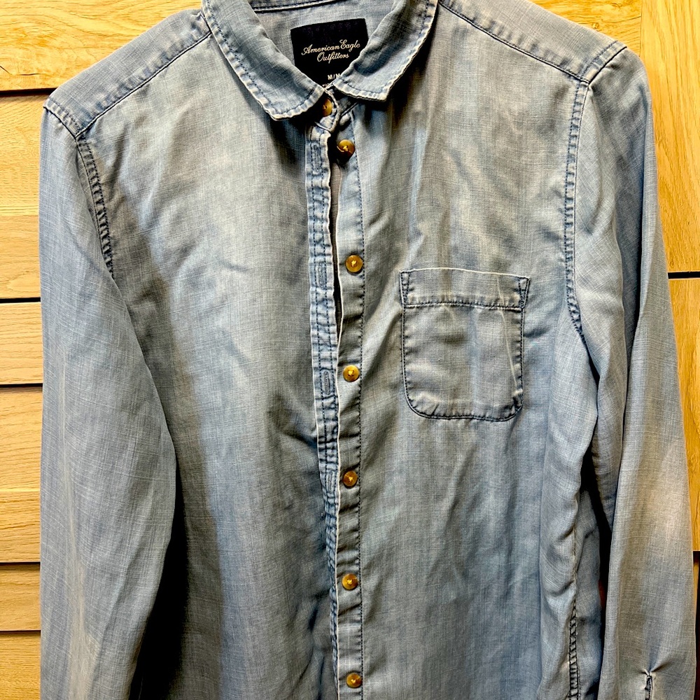 American Eagle medium button front shirt chambray fall summer ladies juniors